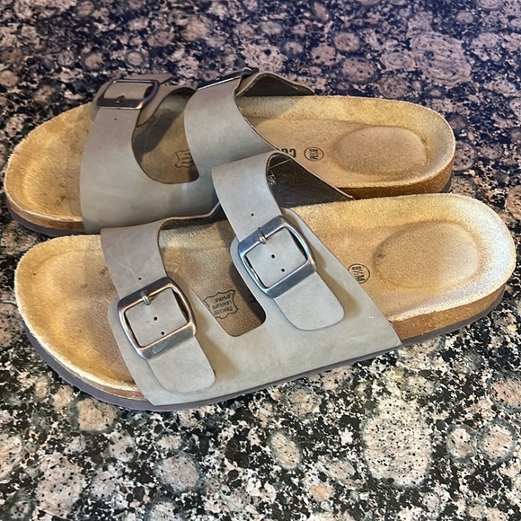 Cushion, air, ladies, sandal size 8 1/2 excellent condition Tang colored - Picture 9 of 10